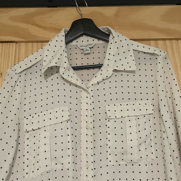 Banana Republic Off-White Button Up Top, Size M - Picture 3 of 5
